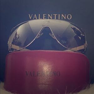 VALENTINO SUNGLASSES 🔥....